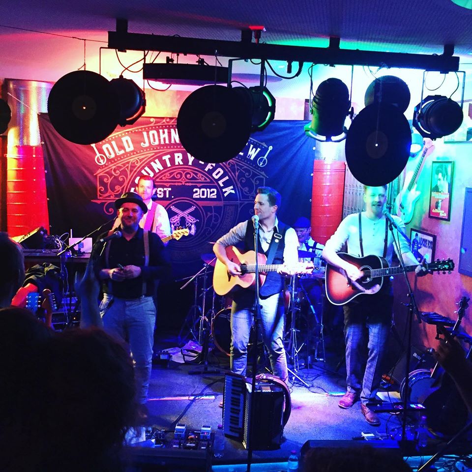 Old Johnnys Crew Cafe am Tore Meran 2020